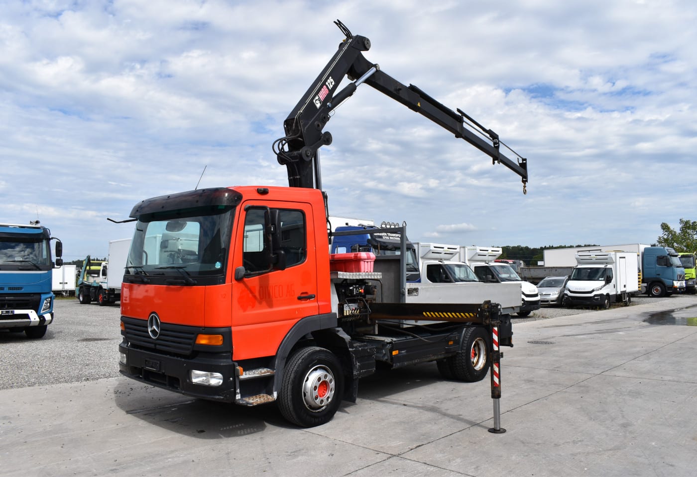 Trucktrade Mercedes Benz Atego Br Cke Mit Kran Kranwagen