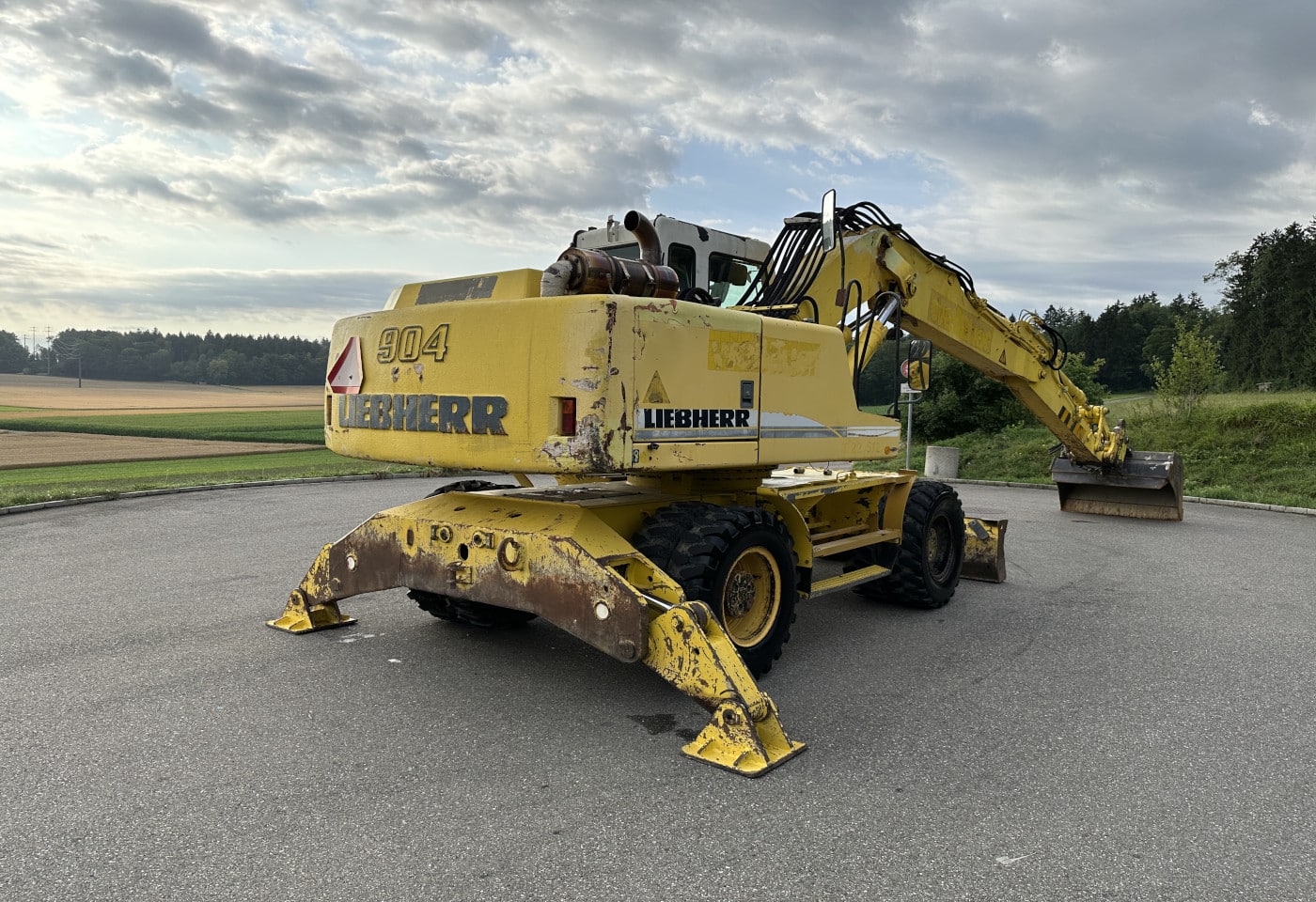 Trucktrade - 2002 Liebherr A 904 Bagger Baumaschine Liebherr