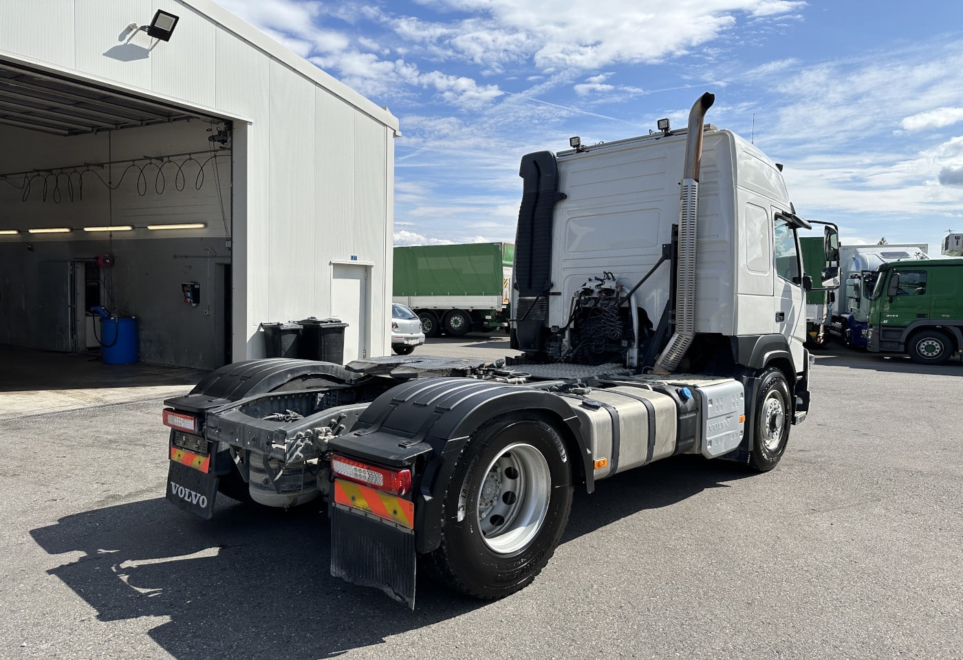 Trucktrade - 2016 Volvo FMX-500 4x4T tractor unit, Standard Volvo Trucks