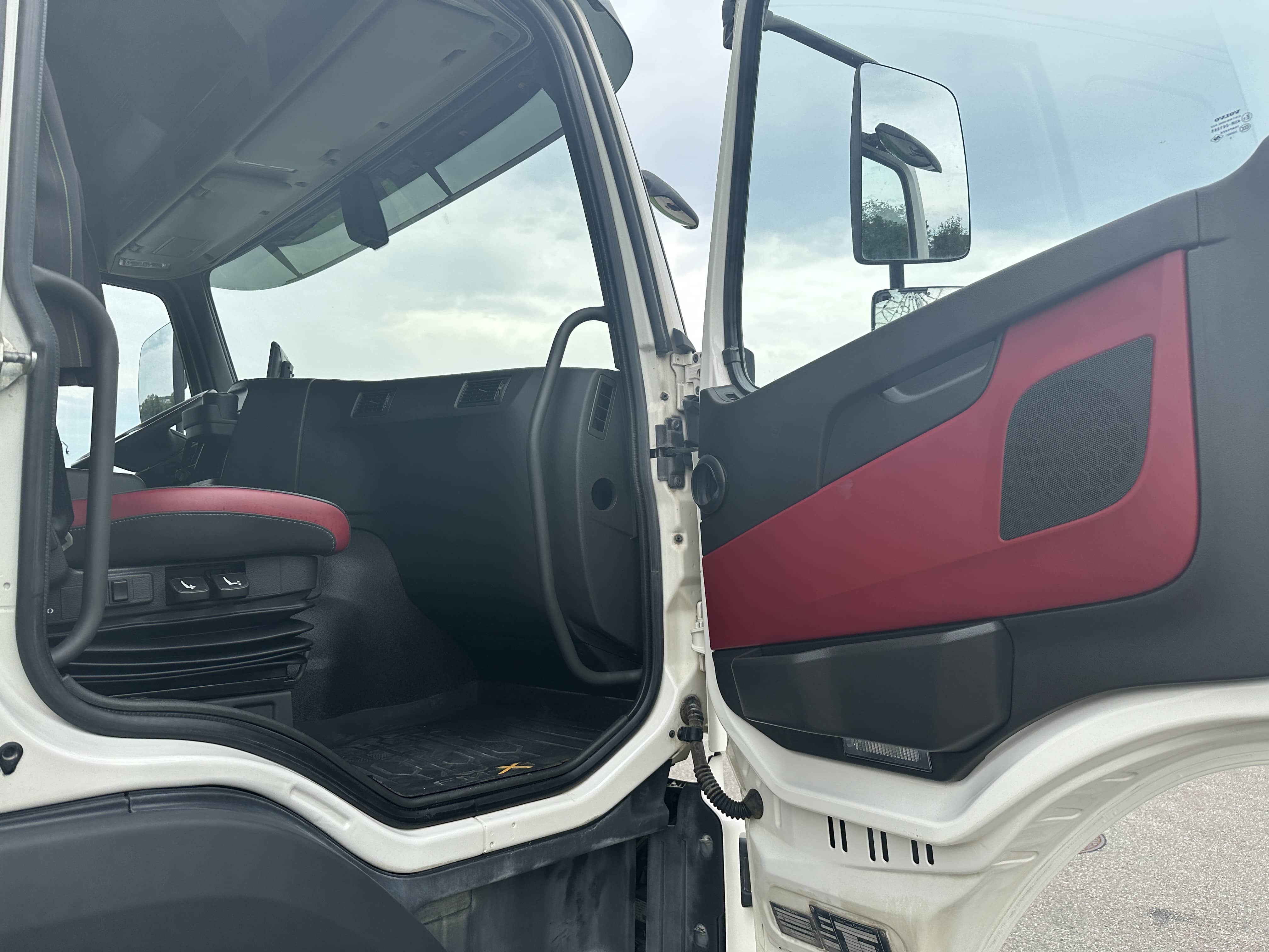 Volvo FMX 460 I-Shift Tipper Truck (2017) Exterior and Interior 