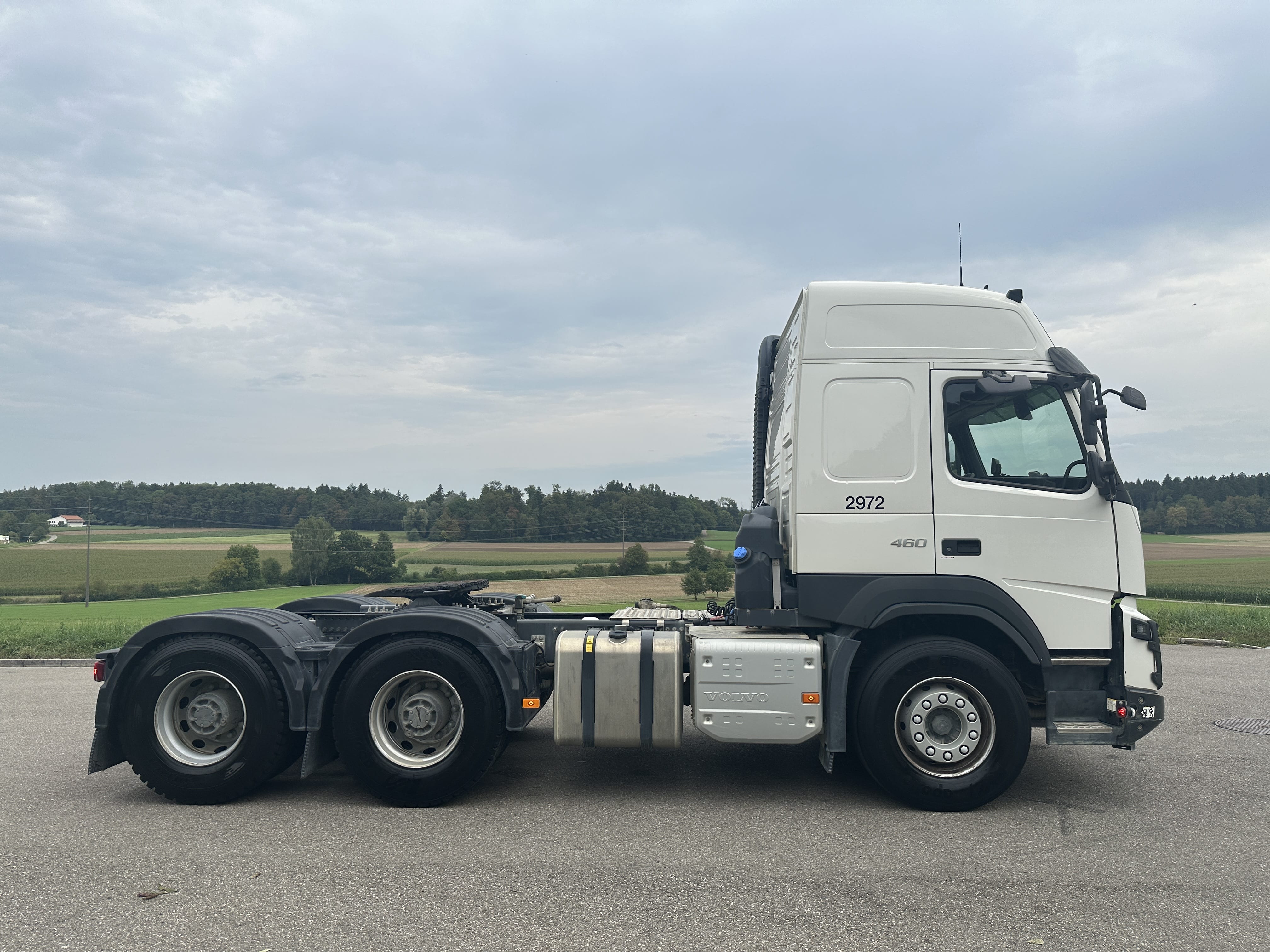 Trucktrade - 2019 Volvo FMX-460 6x4T hydraulic tipping tractor