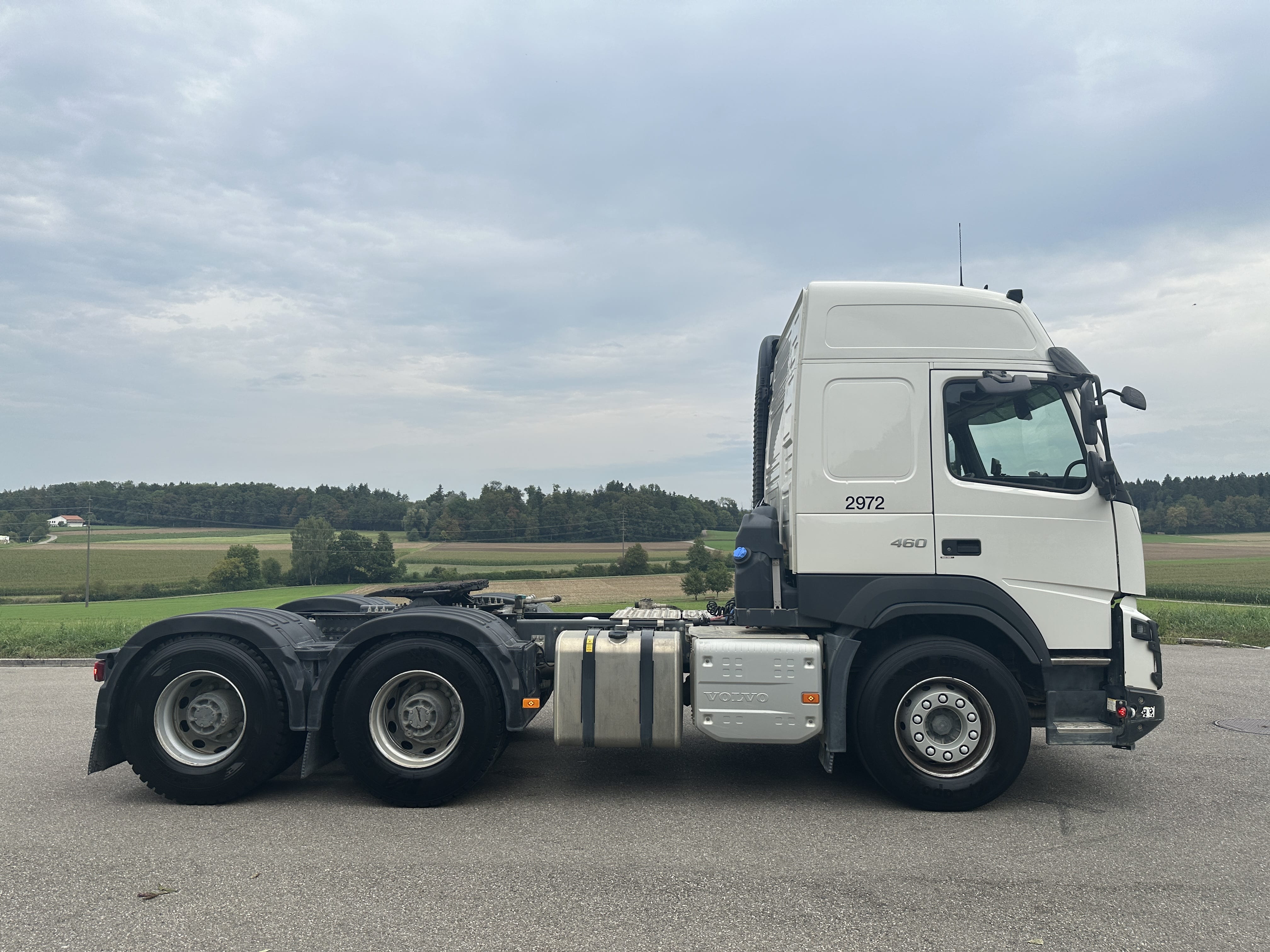 Full-up FMx, Volvo FMX 6x6 tractor unit & its tipping trail…