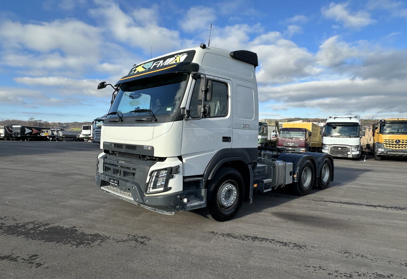 Trucktrade - 2019 Volvo FMX-460 6x4T hydraulic tipping tractor