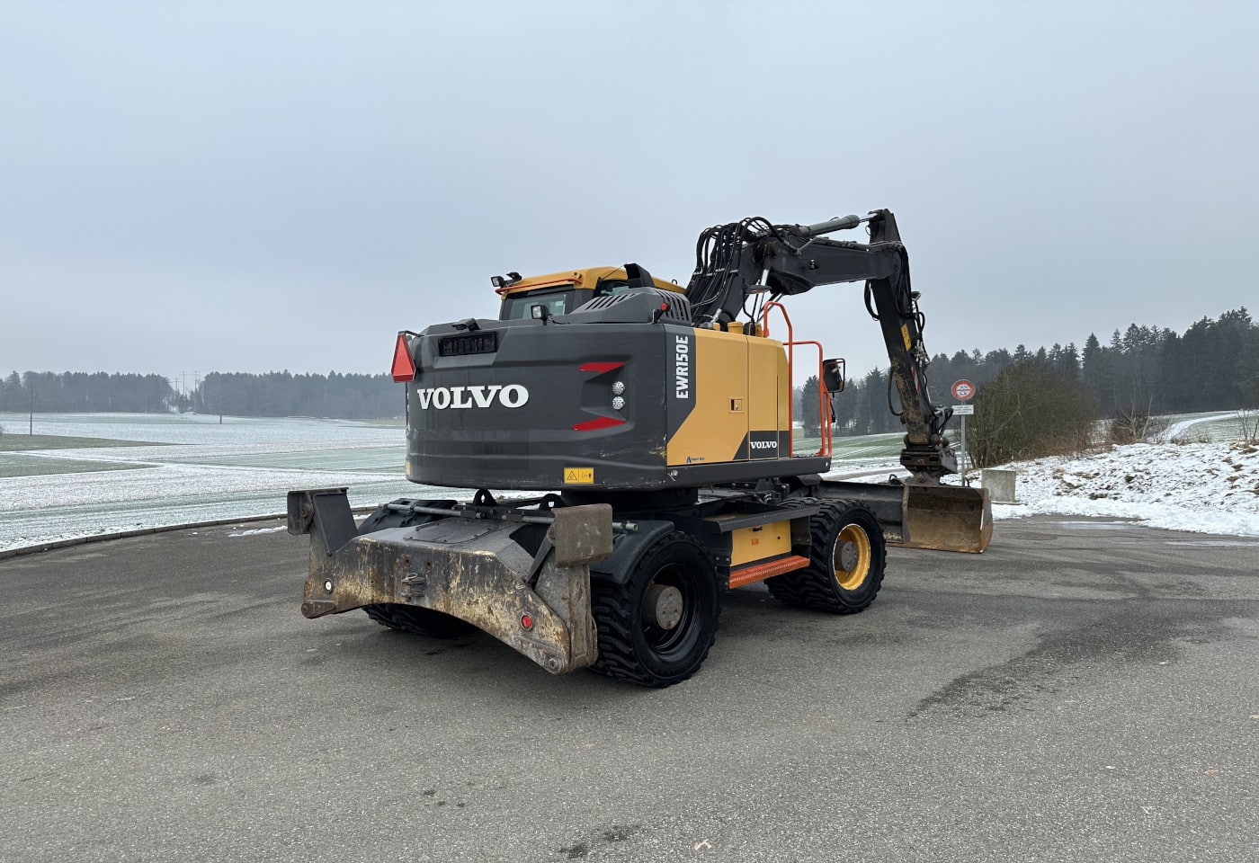 Trucktrade - 2016 Volvo EWR150E excavator construction machine, wheel ...