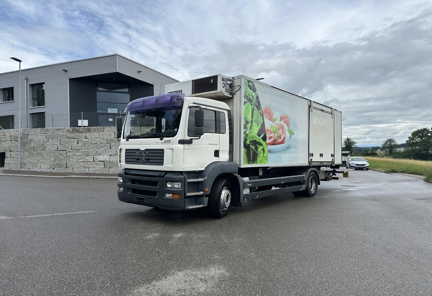2005 MAN TGA 18.350 4x2 KK mit HB / Rolltor - Fahrzeugfoto