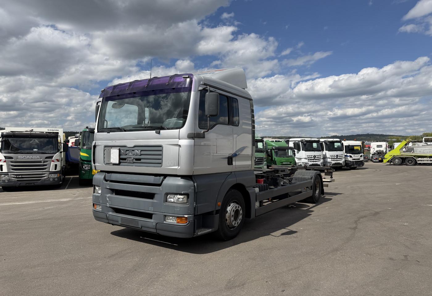 2001 MAN 18.413 FLLC 4x2 BDF+HB - Fahrzeugfoto