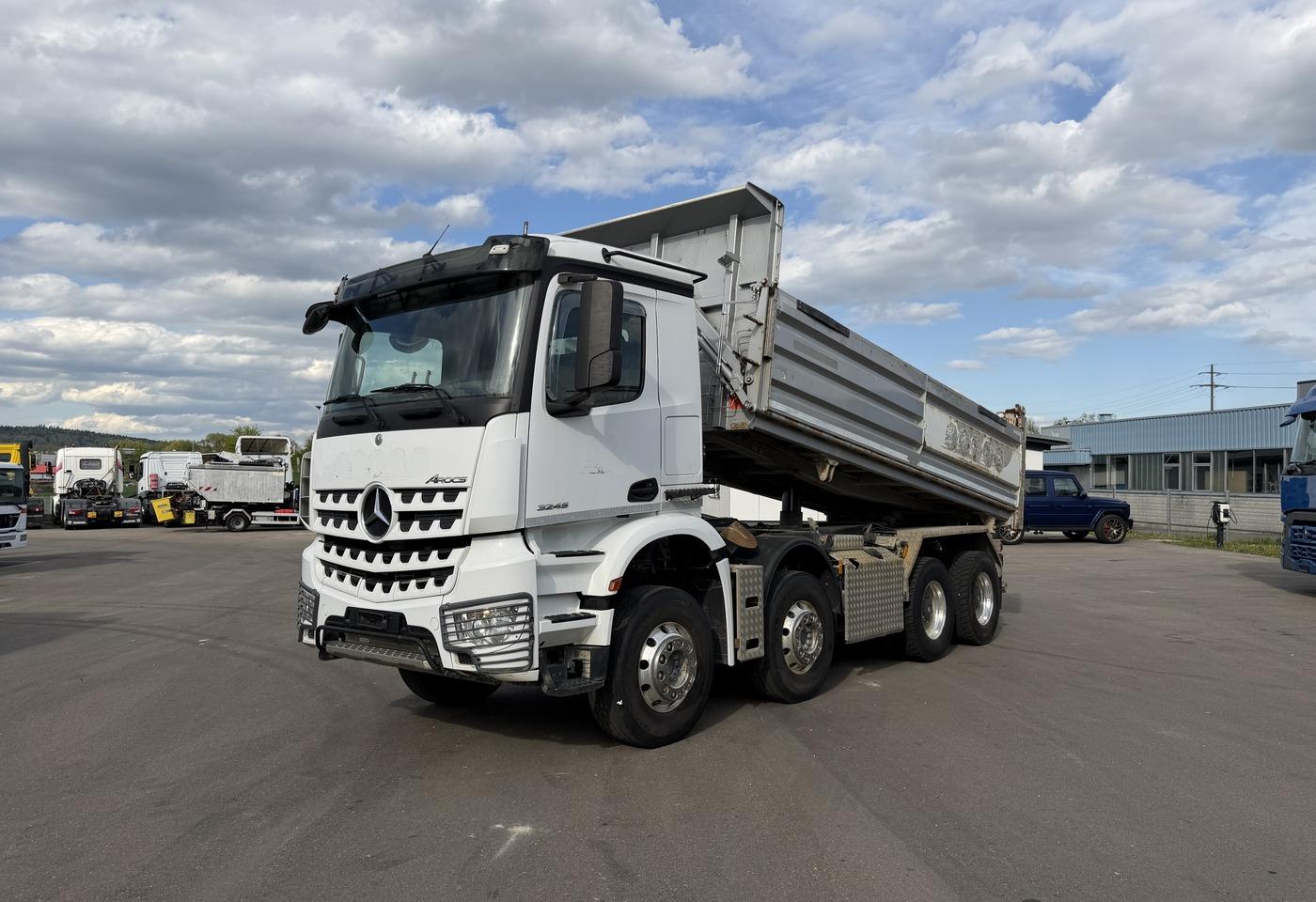 2017 Mercedes-Benz Arocs 3245 8x4 2-SK Meiller - Fahrzeugfoto