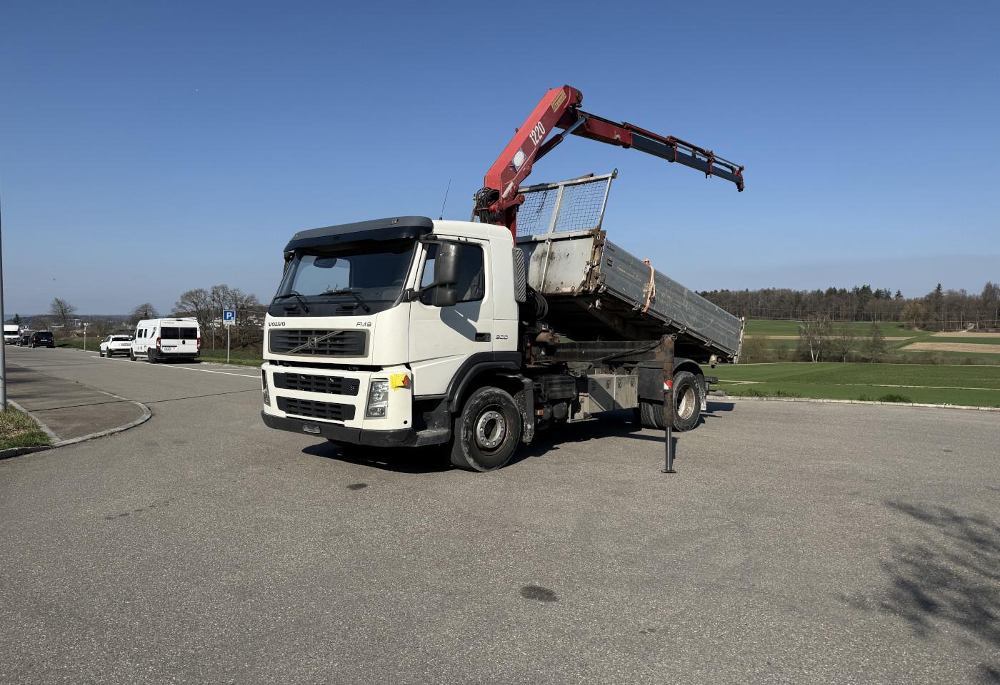 2004 Volvo FM9-300 4x2 HMF 1223 K3 - Fahrzeugfoto