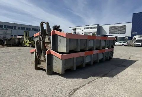 Hakenmulde 9m³ - Fahrzeugfoto