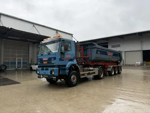 Iveco 190E44W Cursor 13 4x4 vorne_links
