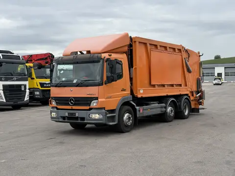 Atego 2129 6x2 Ochsner vorne_links