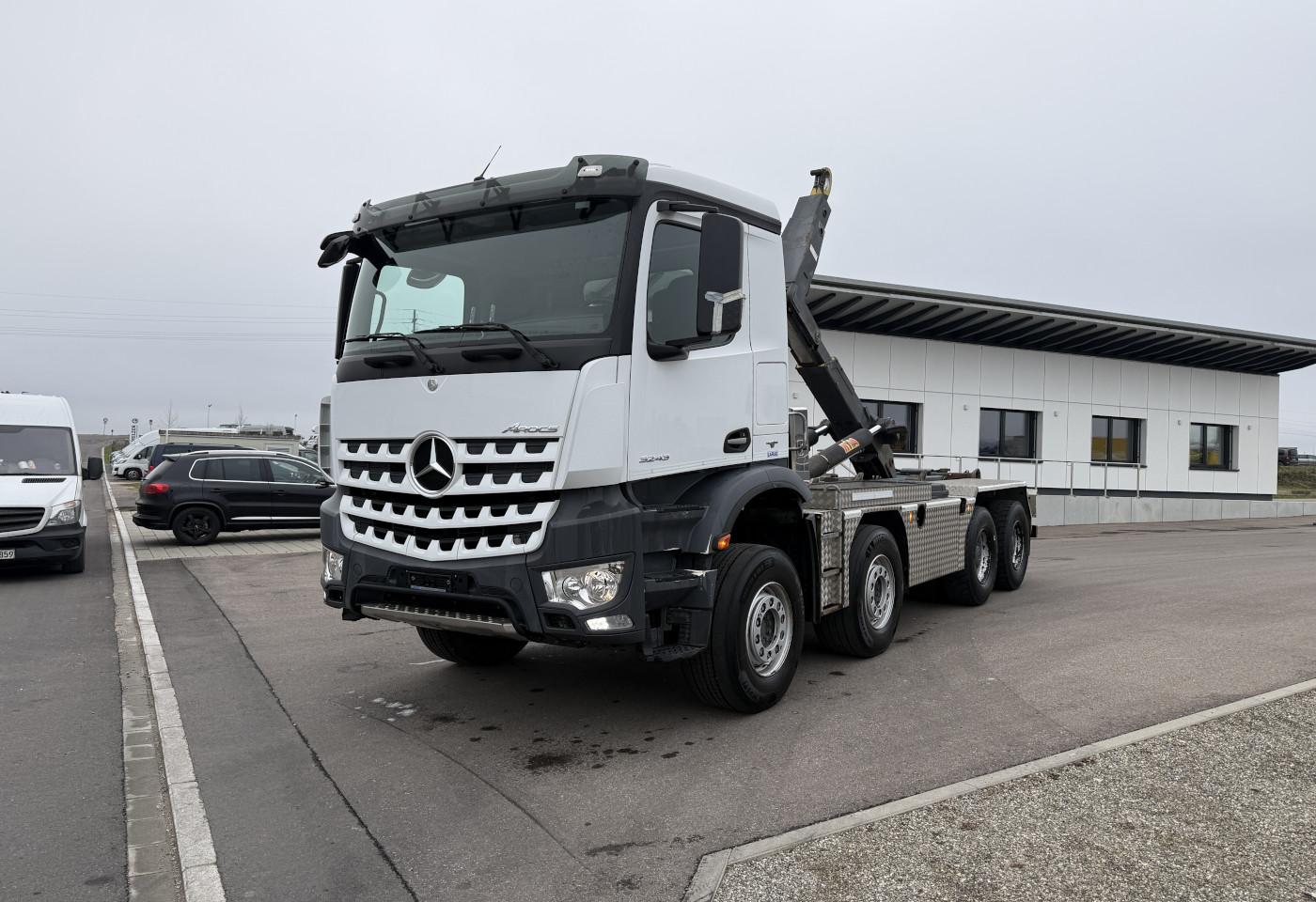 2014 Mercedes-Benz Arocs 3243 8x4 Hyva - Fahrzeugfoto
