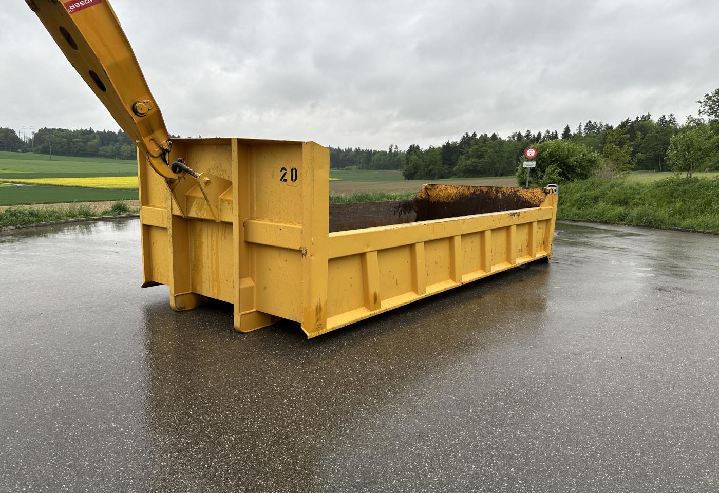 Hakenmulde mit Sörling - Fahrzeugfoto