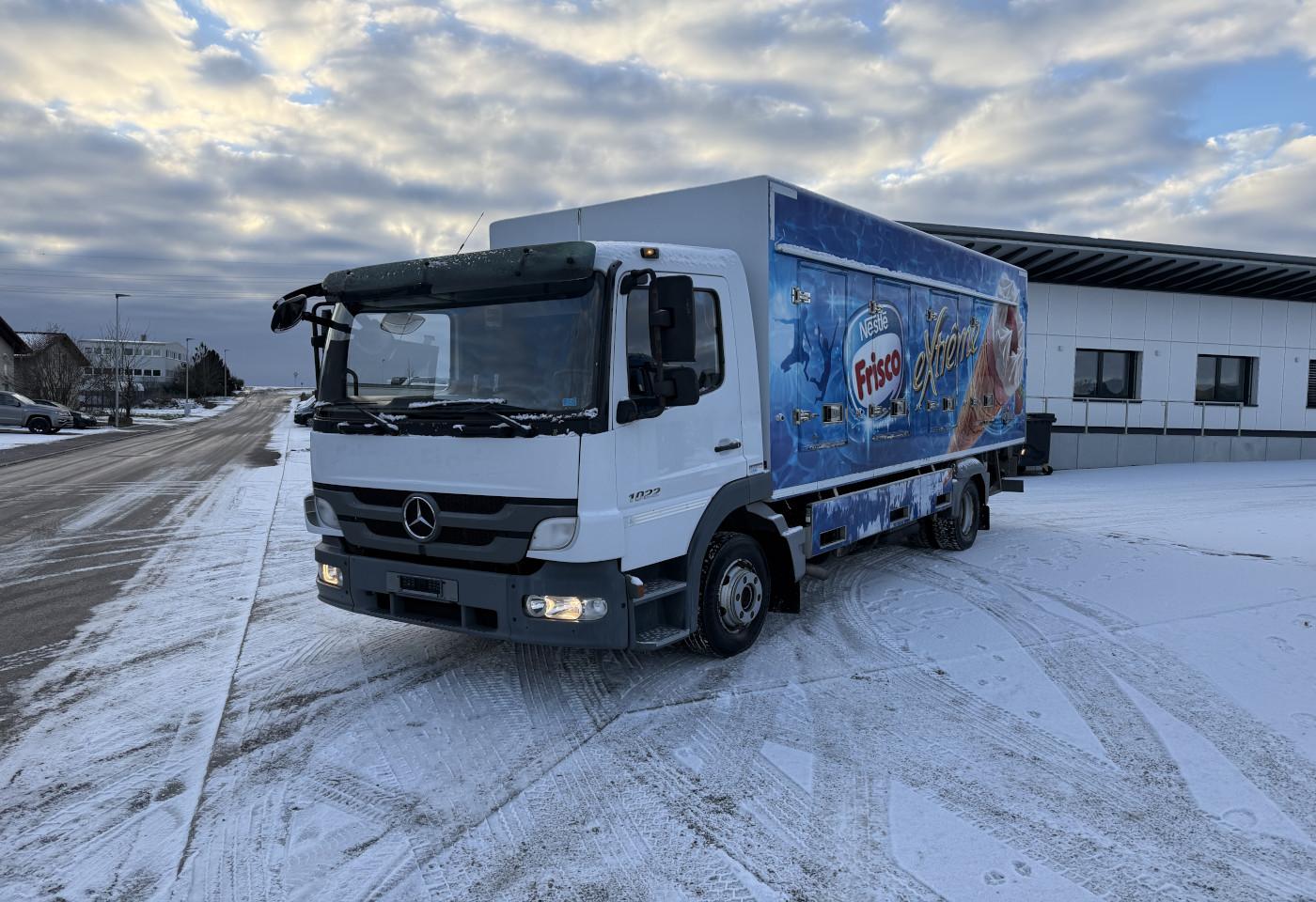 2012 Mercedes-Benz Atego 1022 4x2 Kühlkoffer+HB - Fahrzeugfoto