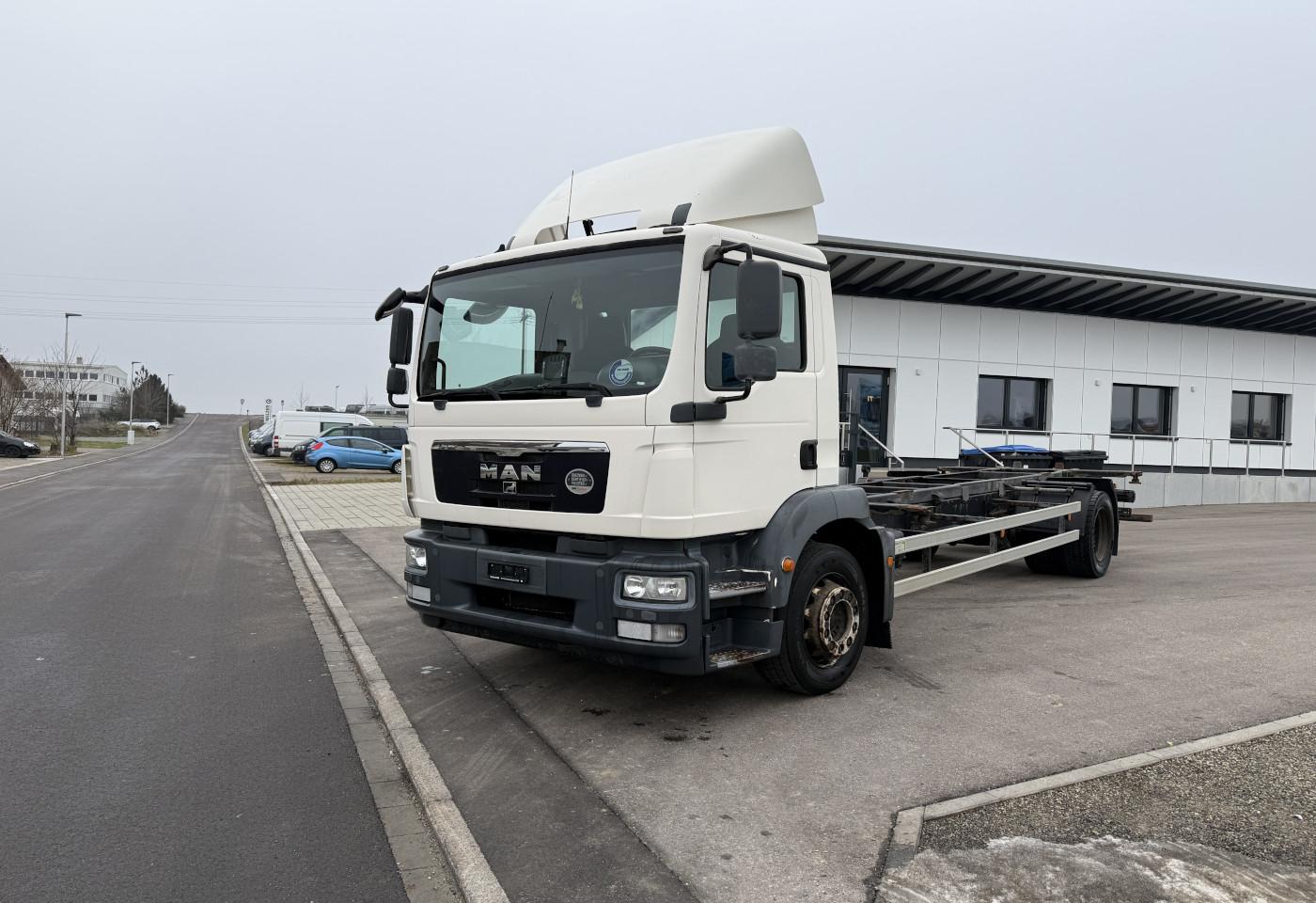 2009 MAN TGM 18.340 4x2 BDF - Fahrzeugfoto