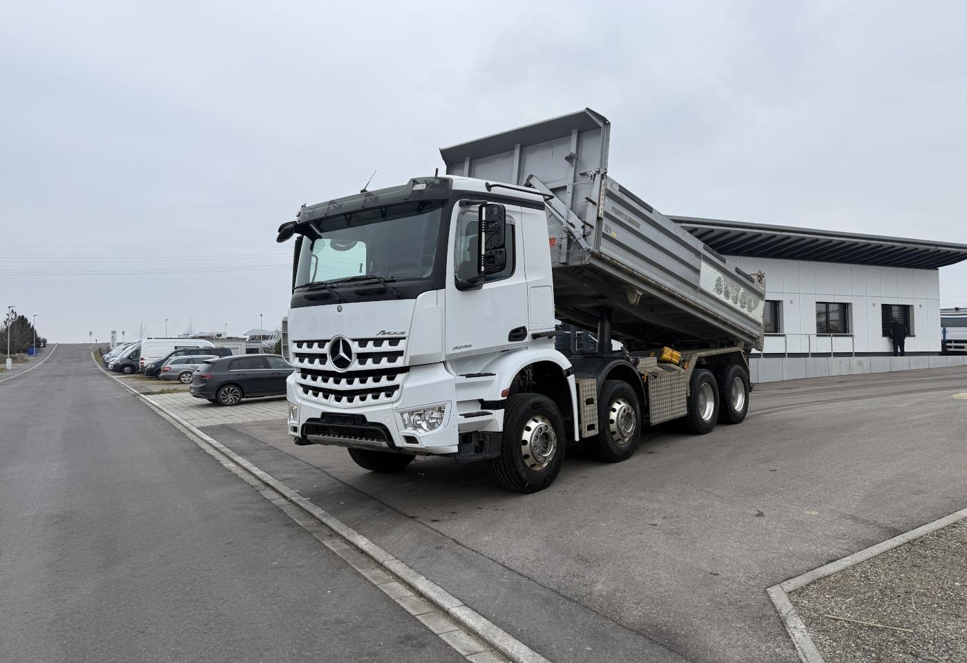 2017 Mercedes-Benz Arocs 3245 8x4 Meiller-Kipper - Fahrzeugfoto