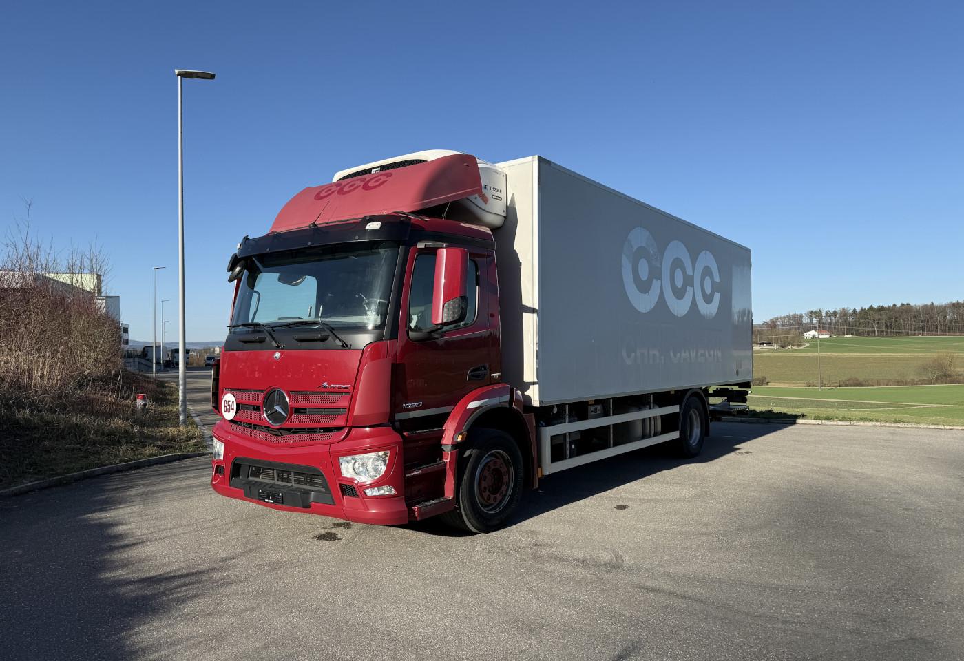 2015 Mercedes-Benz Antos 1830 4x2 Thermo King 1200R - Fahrzeugfoto
