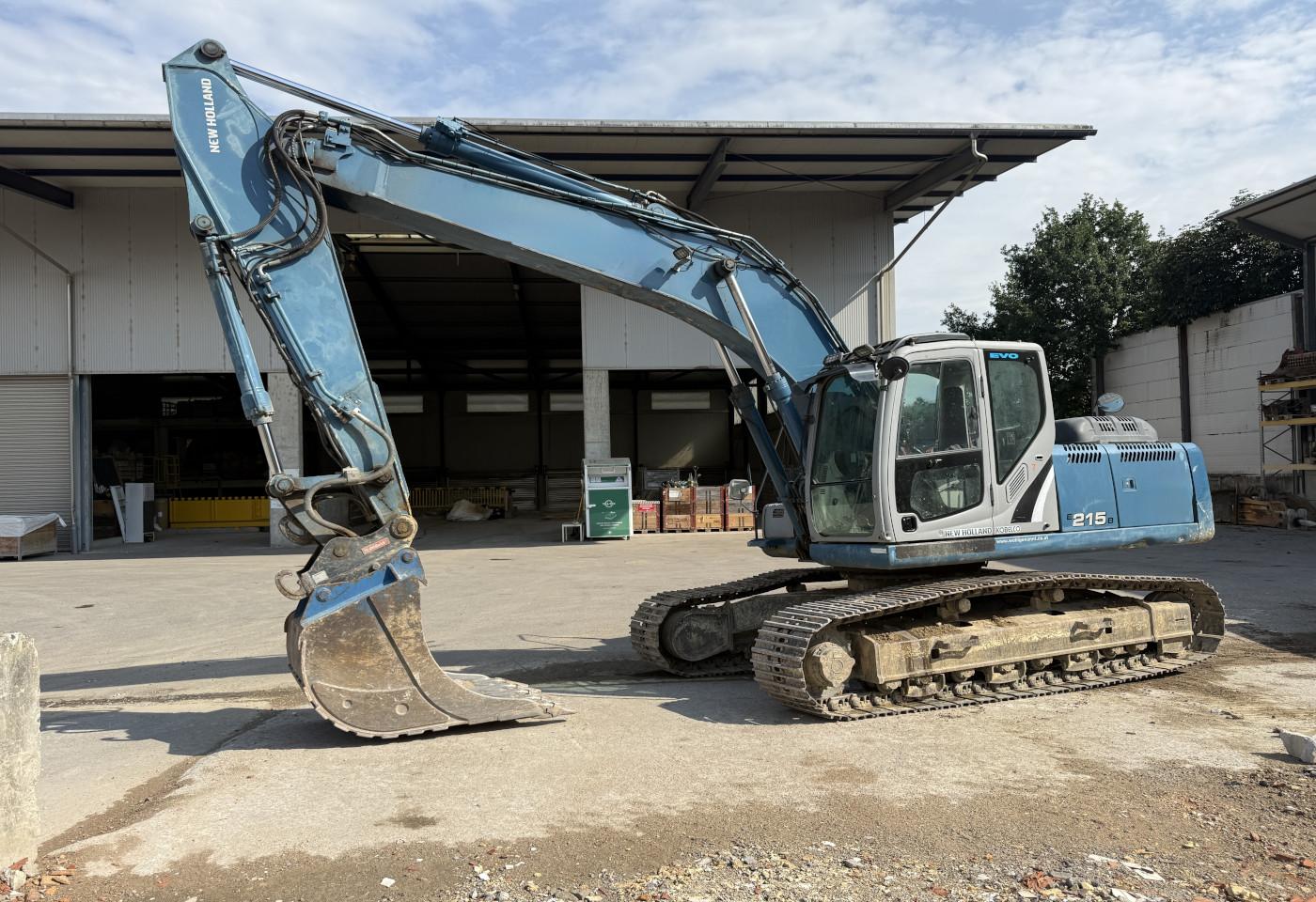 2010 New Holland E-215B Bagger - Fahrzeugfoto