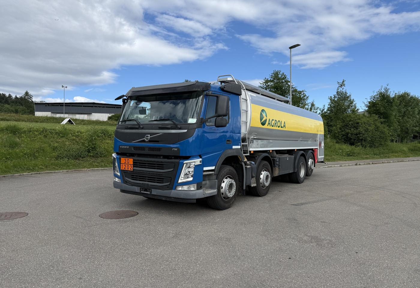2015 Volvo FM-420 8x2R 2-Kammer - Fahrzeugfoto