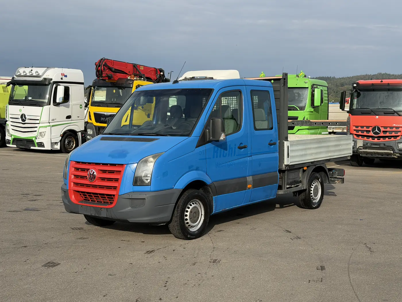 2009 VW Crafter 35 Brücke m. Verdeck + Hebebühne vorne_links