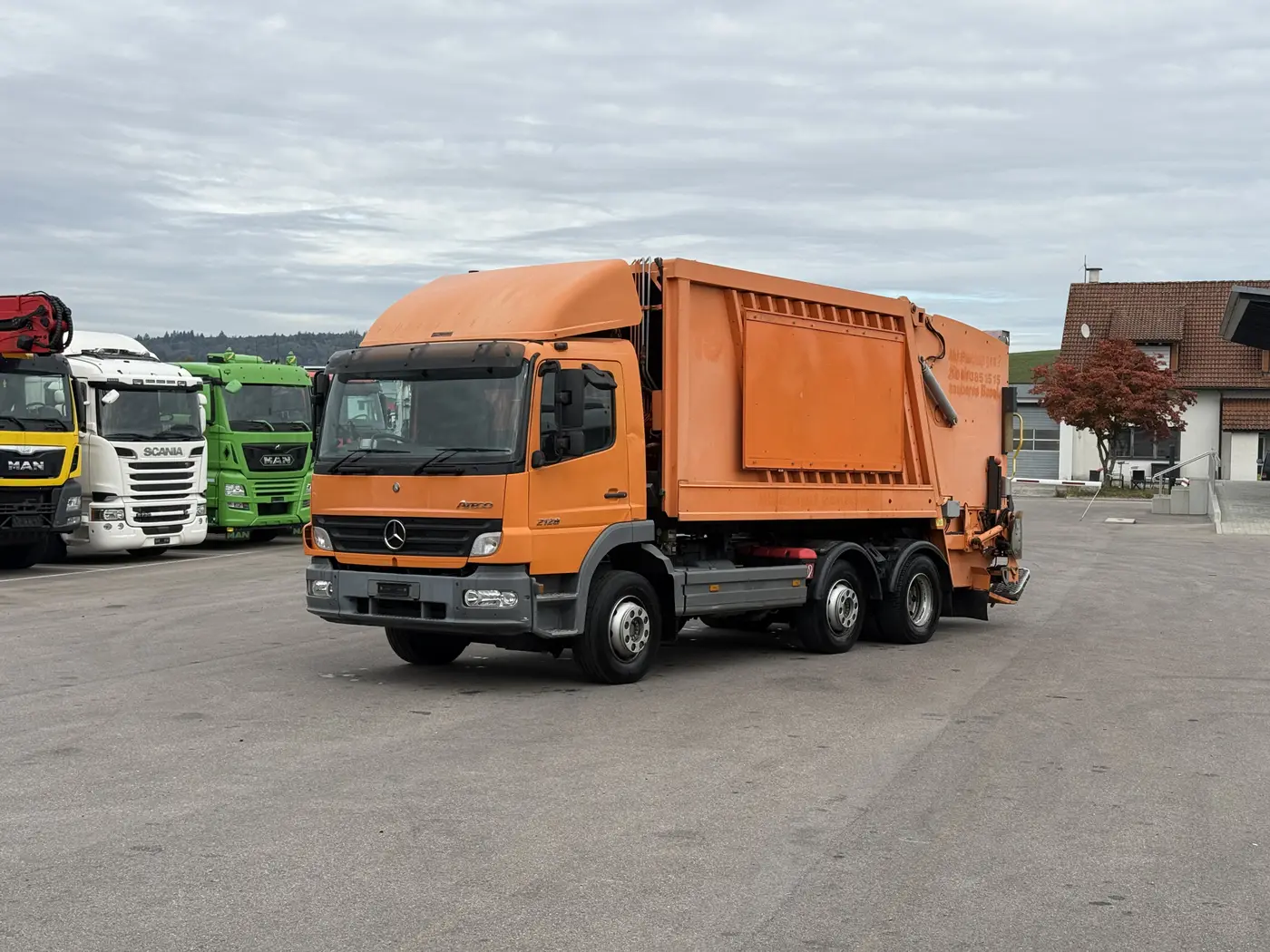 Atego 2128 6x2 Ochsner vorne_links