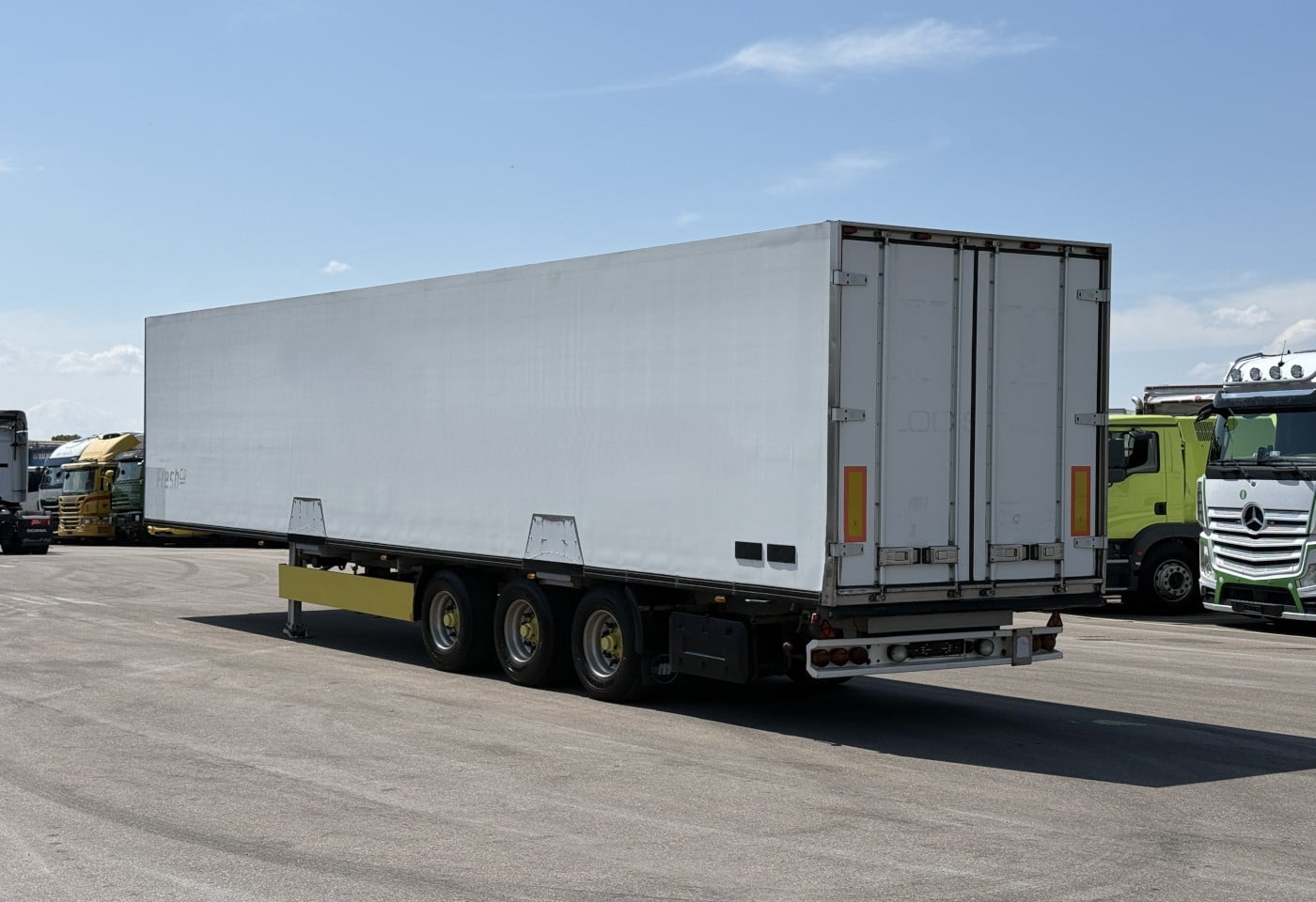MOTO6625_3049563 vehicle image
