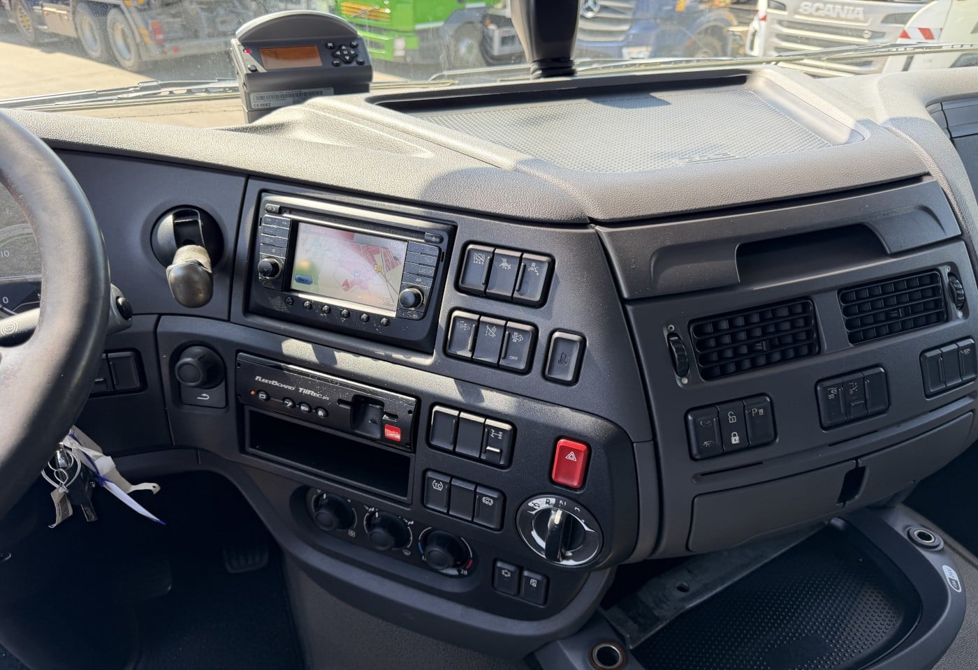 MOTO6625_3049684 vehicle image