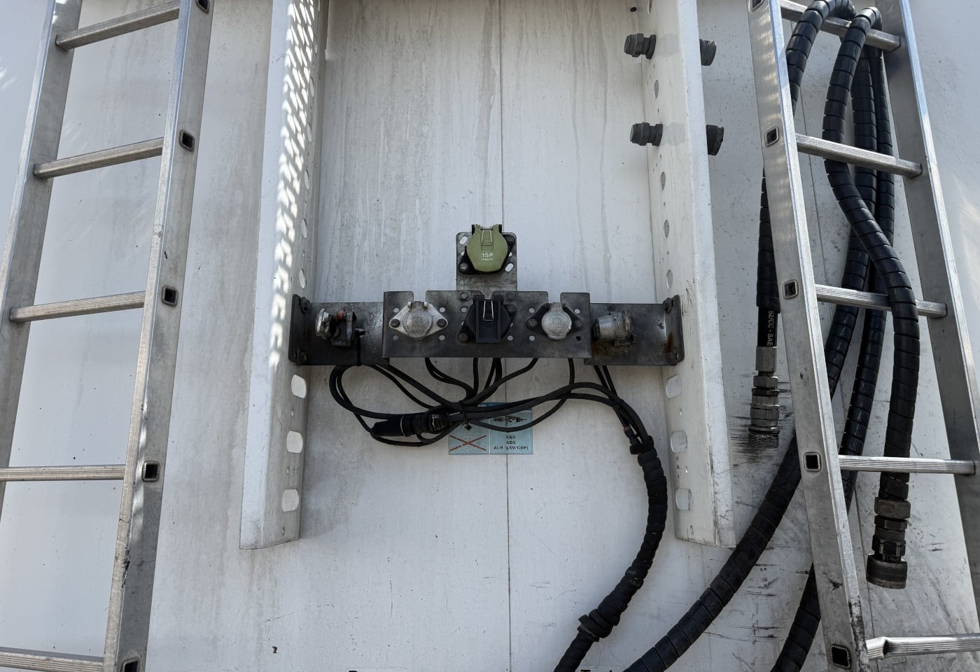 MOTO6625_3049592 vehicle image