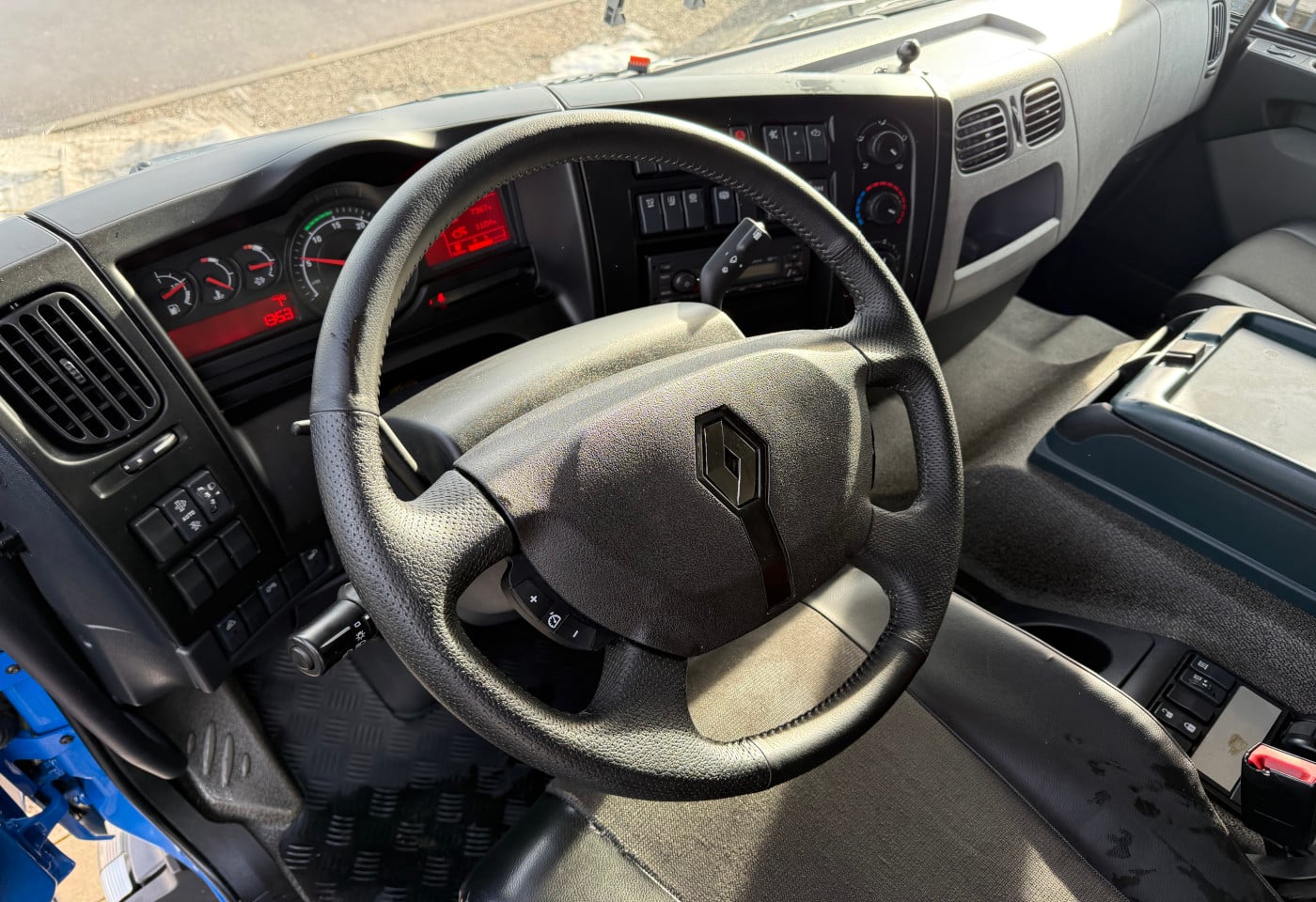 MOTO6625_3052918 vehicle image
