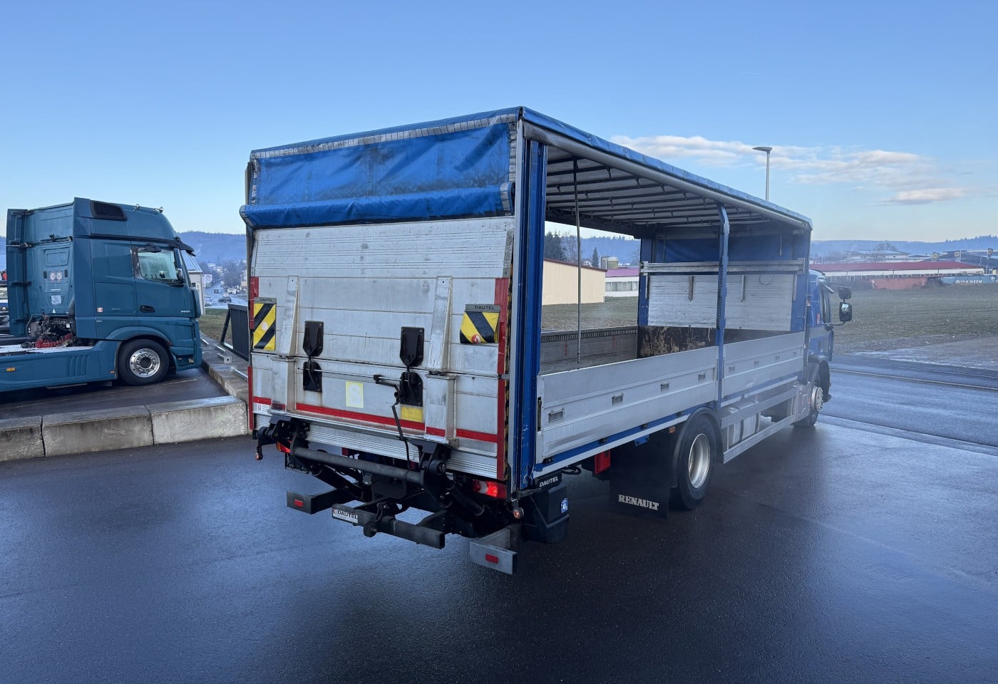MOTO6625_3051448 vehicle image