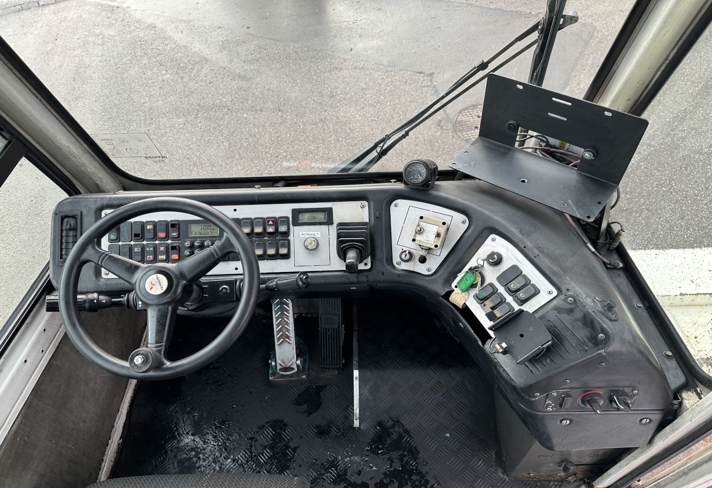 MOTO6625_3049679 vehicle image