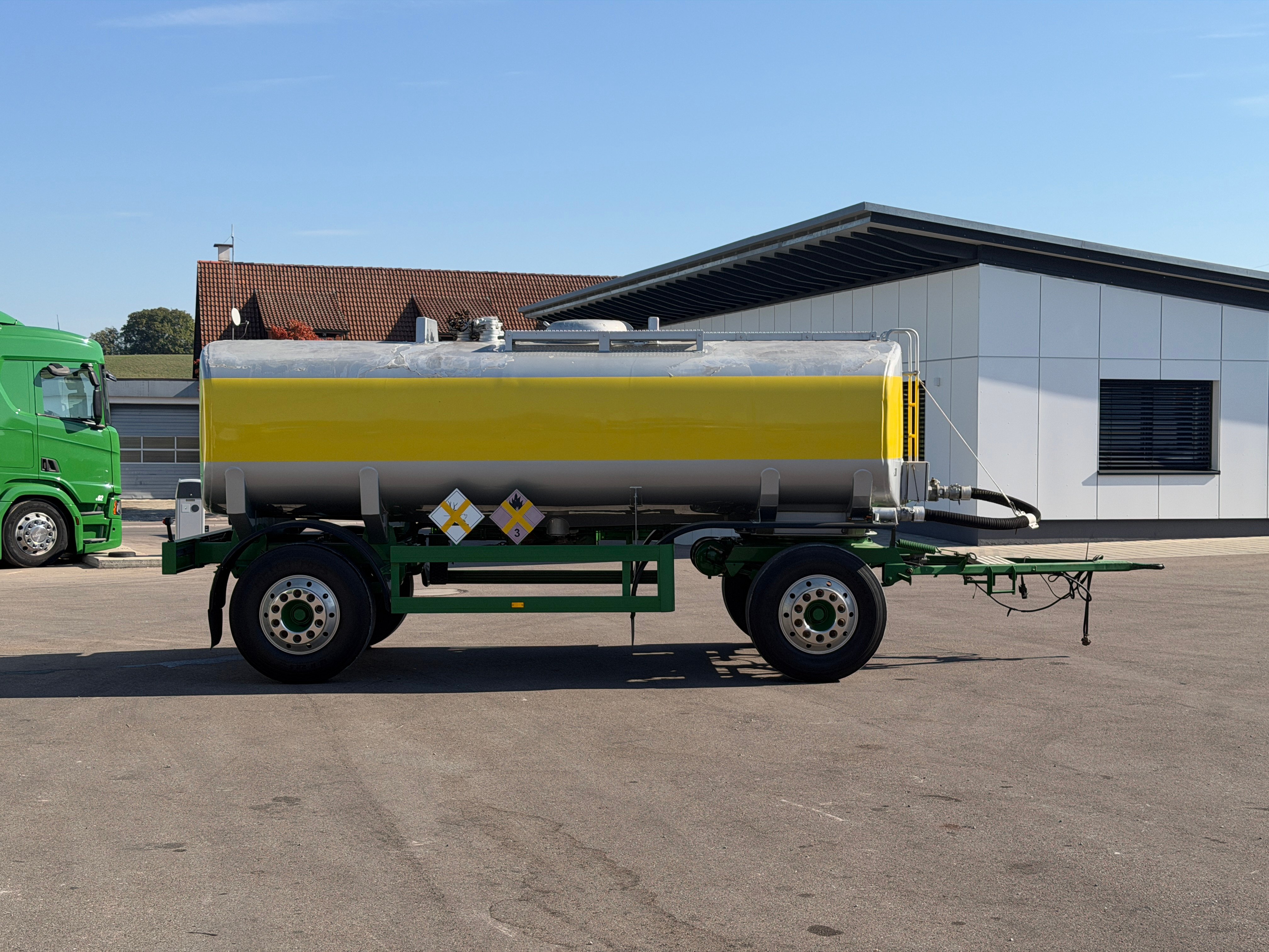 MOTO6625_3054588 vehicle image