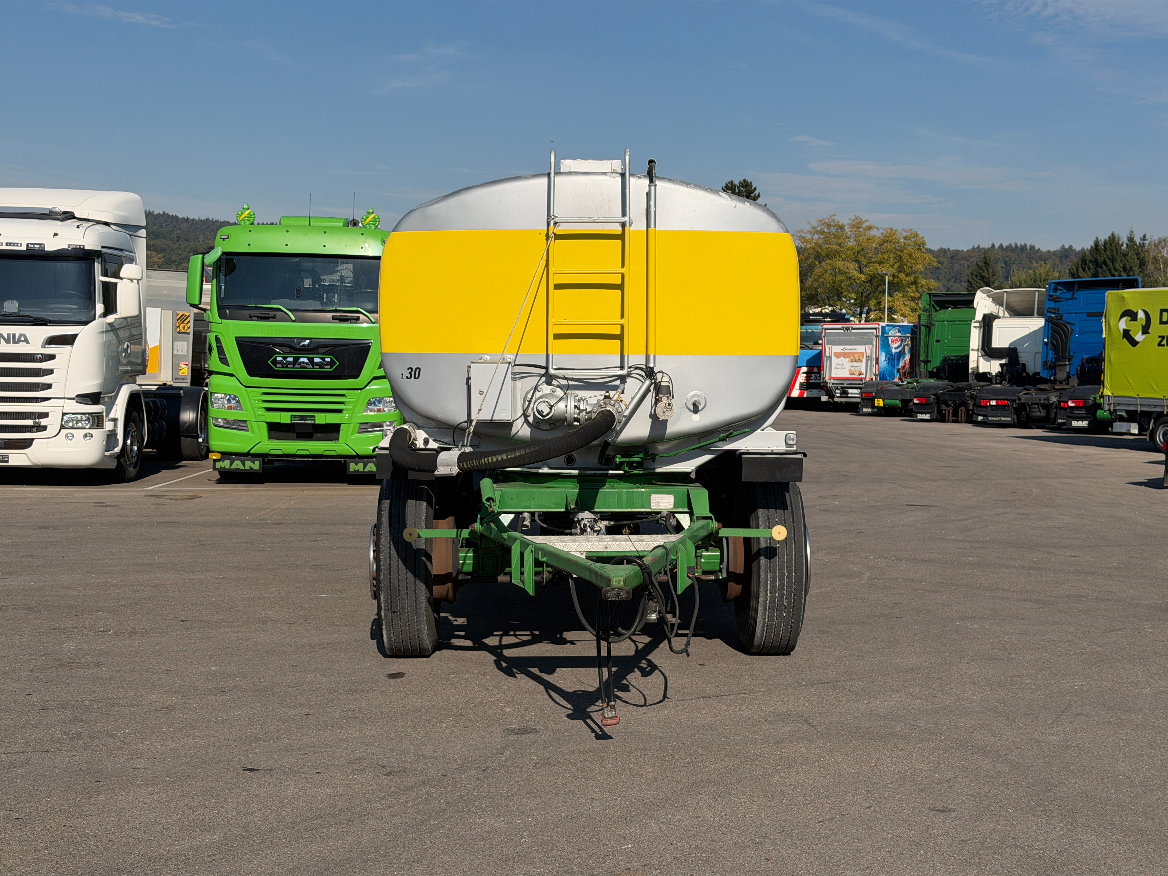 MOTO6625_3054588 vehicle image