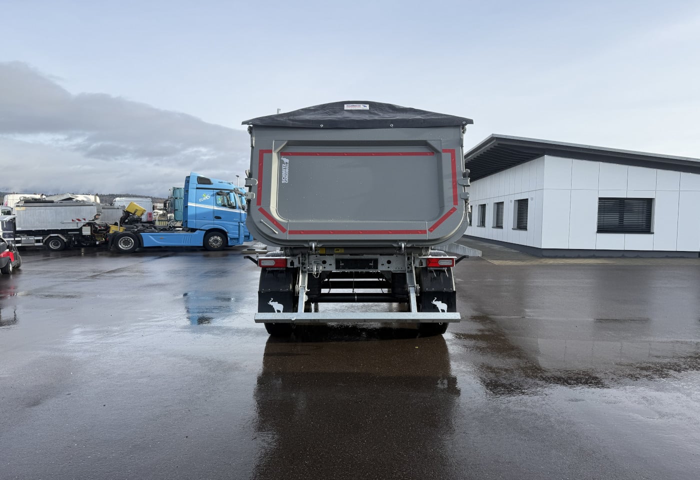 MOTO6625_3049672 vehicle image