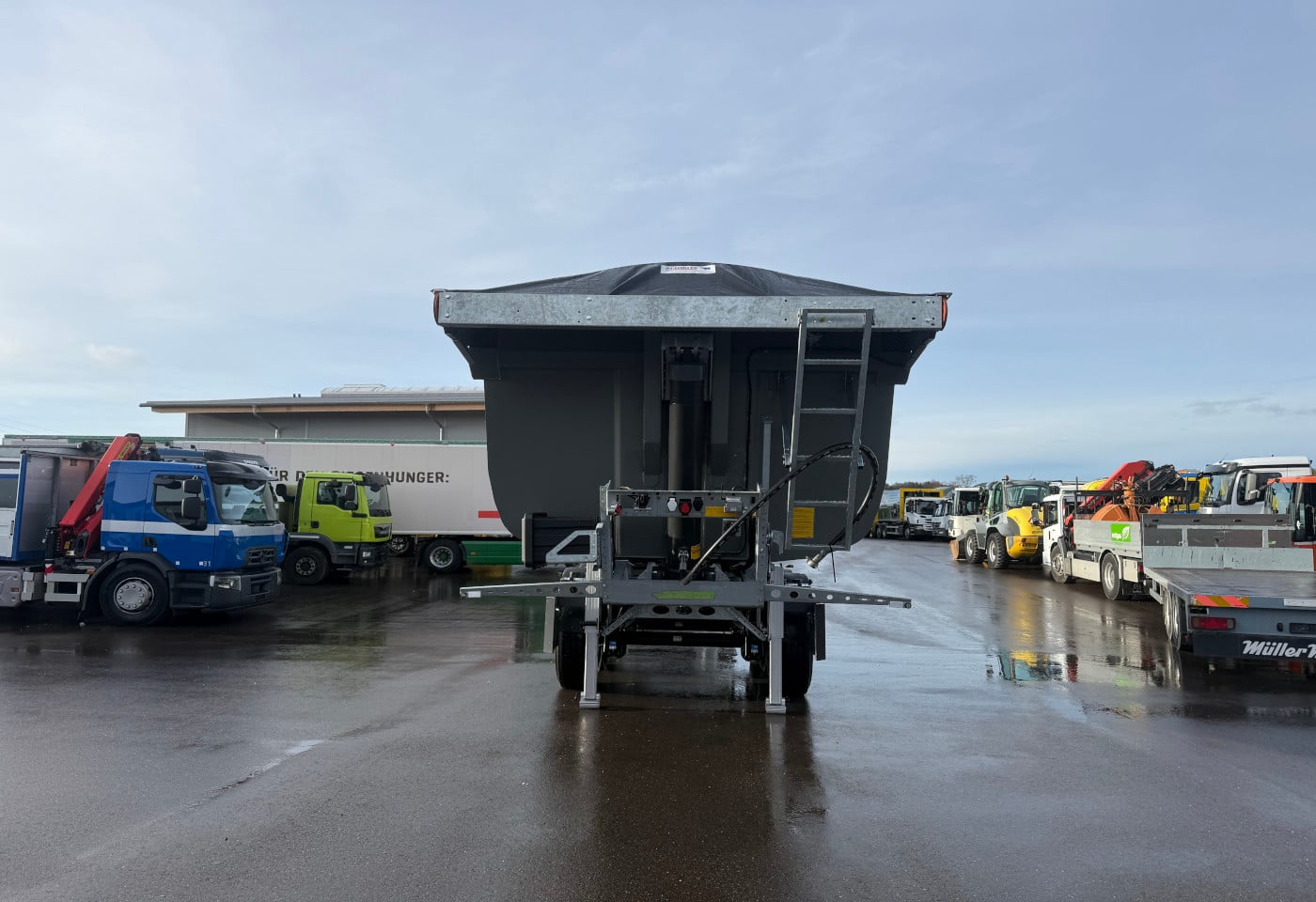 MOTO6625_3049672 vehicle image