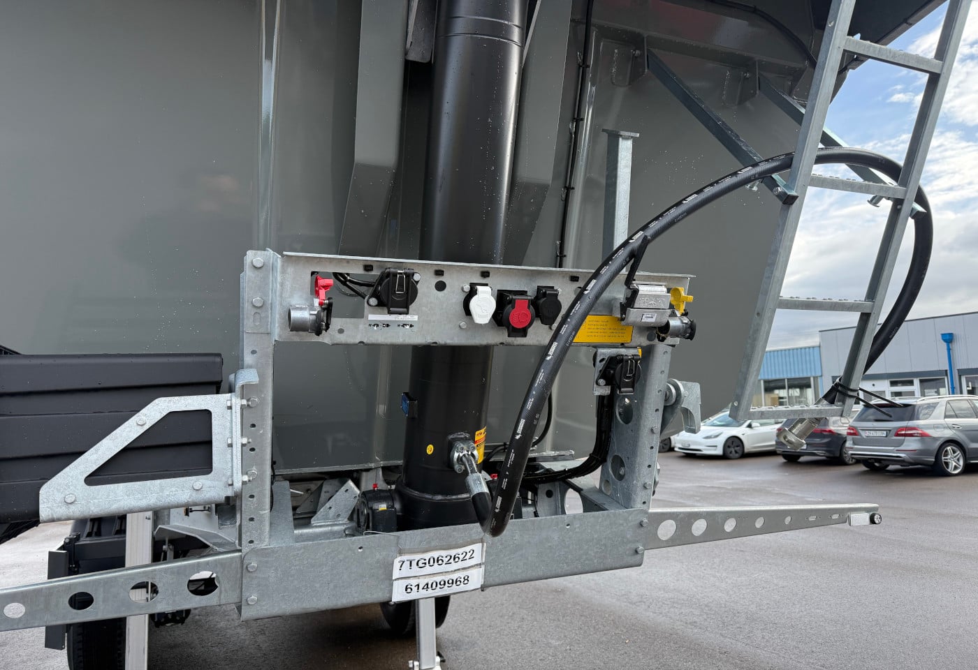 MOTO6625_3049670 vehicle image