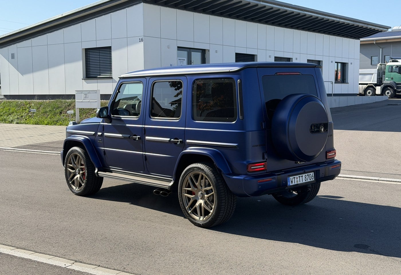 MOTO6625_3057058 vehicle image