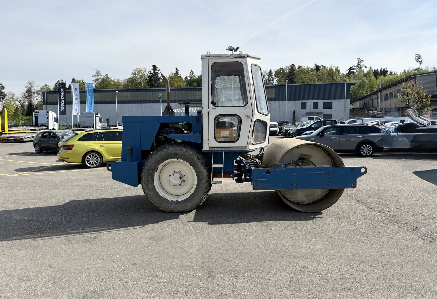 MOTO6625_3052859 vehicle image