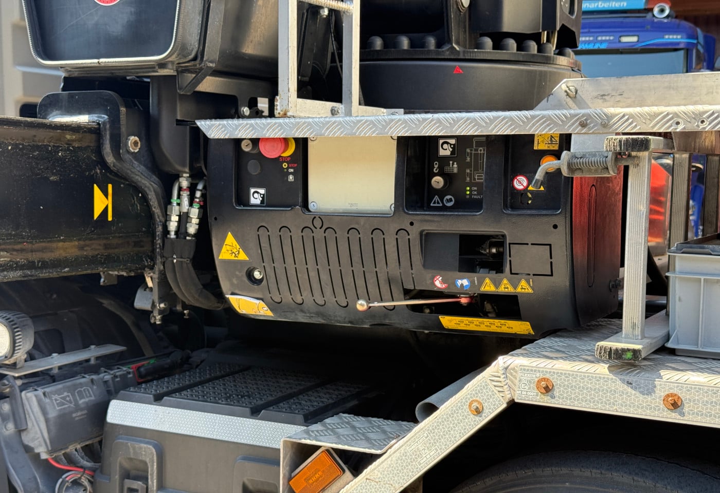 MOTO6625_3055220 vehicle image