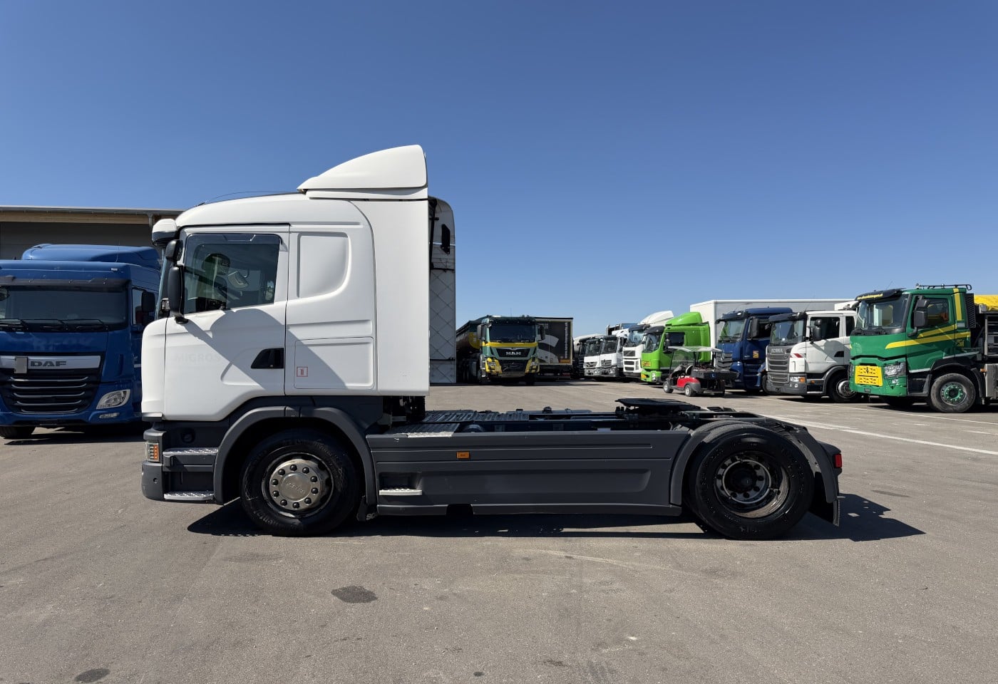 MOTO6625_3049633 vehicle image