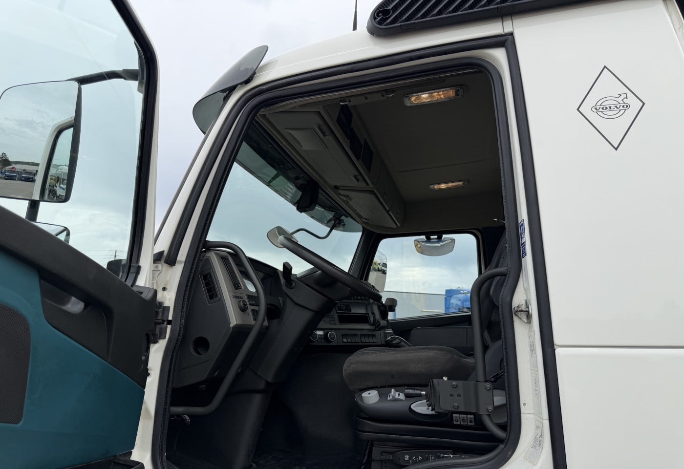 MOTO6625_3049620 vehicle image