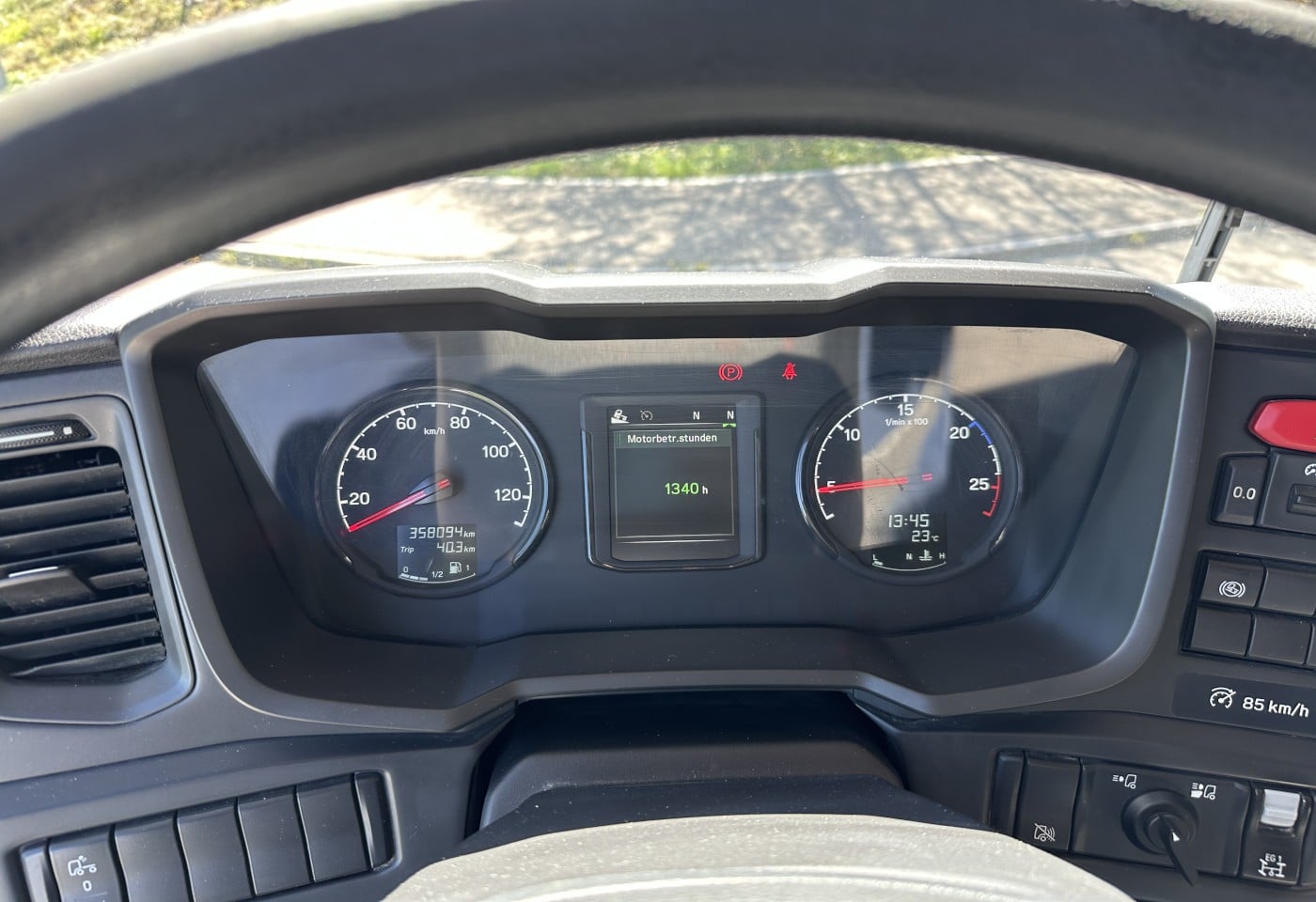 MOTO6625_3049628 vehicle image