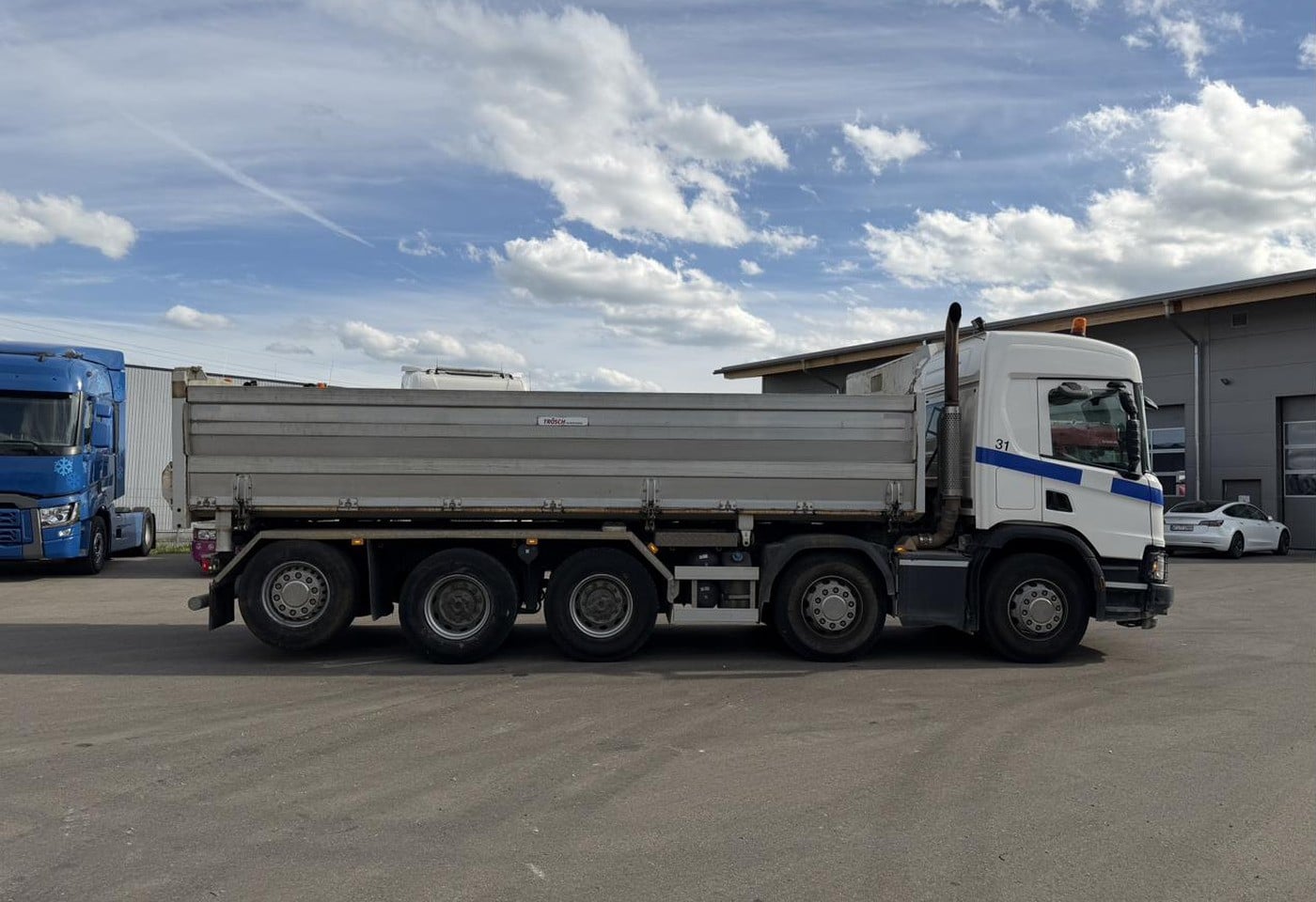 MOTO6625_3049628 vehicle image