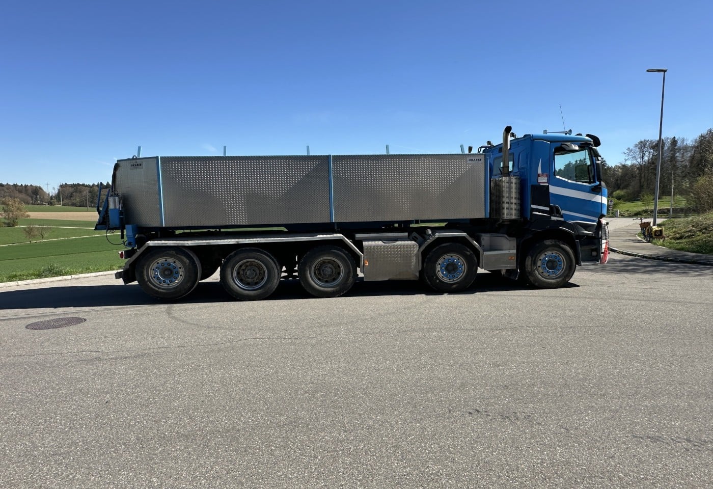 MOTO6625_3049625 vehicle image