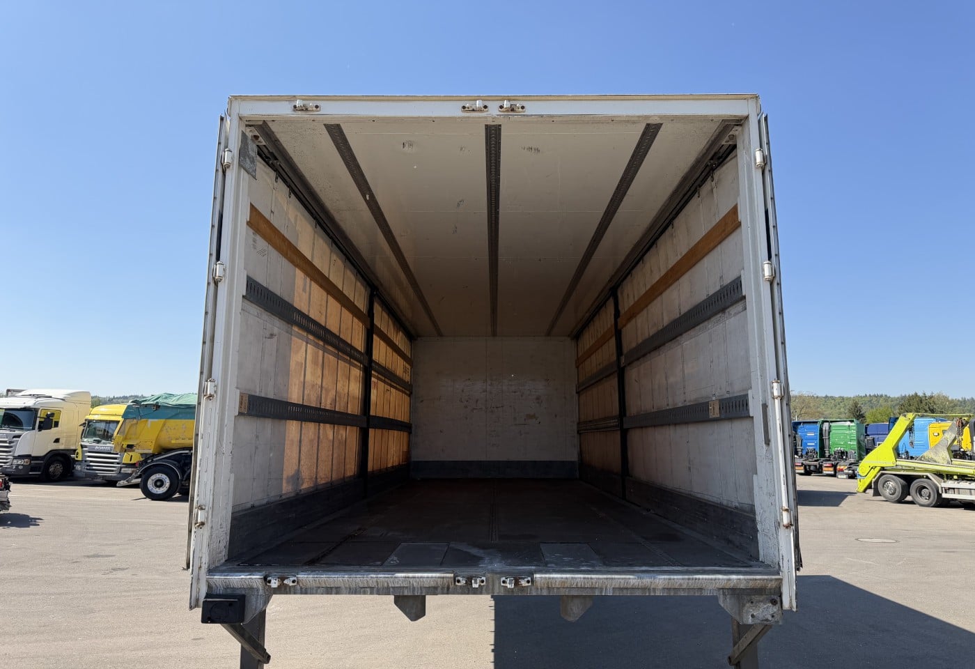 MOTO6625_3049616 vehicle image