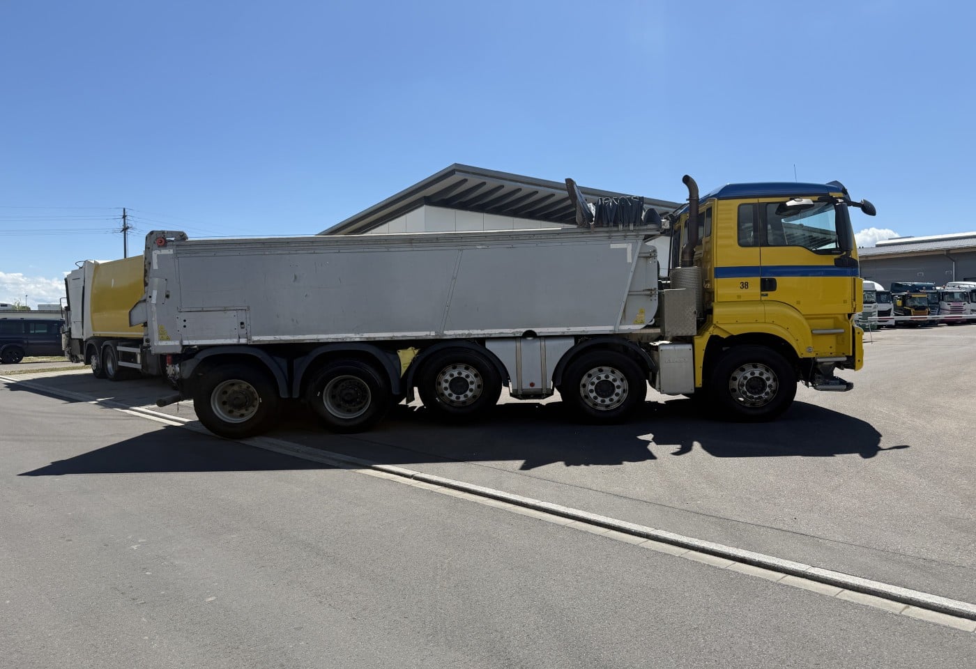MOTO6625_3049613 vehicle image