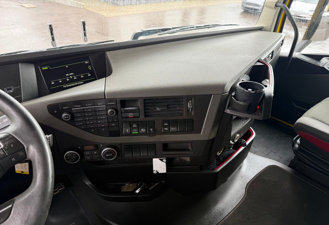 MOTO6625_3049529 vehicle image