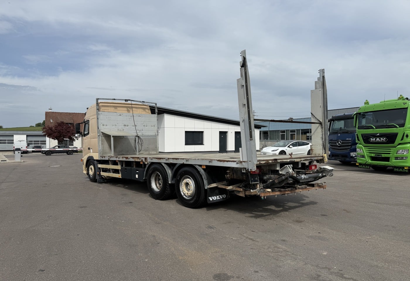 MOTO6625_3053397 vehicle image