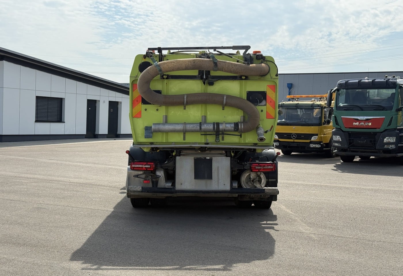 MOTO6625_3050168 vehicle image