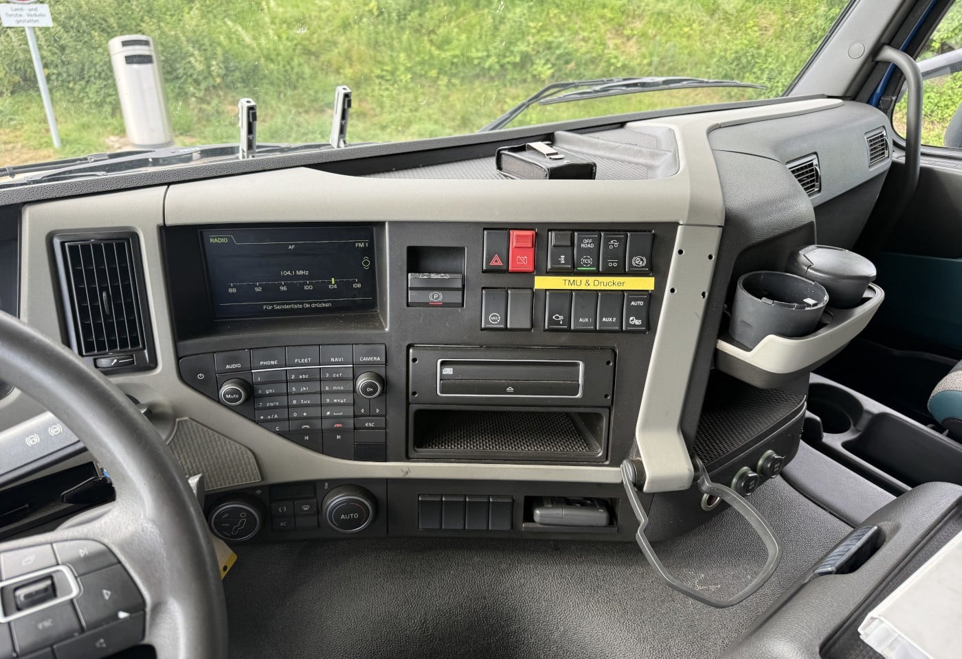 MOTO6625_3052465 vehicle image